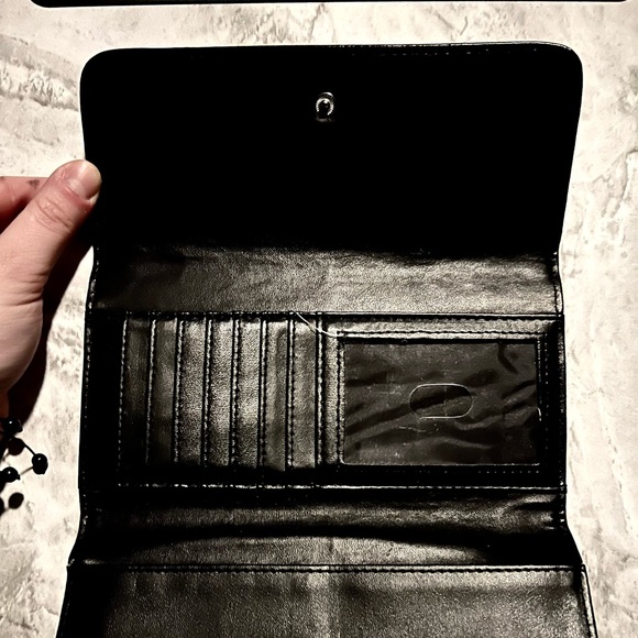 Mod Style Wallet - Picture 3 of 4